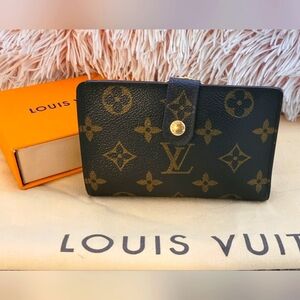 Louis Vuitton Kisslock Wallet - Like New